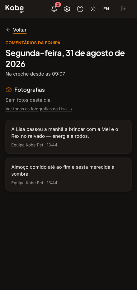 Comentários da equipa sobre o dia da Lisa na creche, em tempo real — a app também tem modo escuro